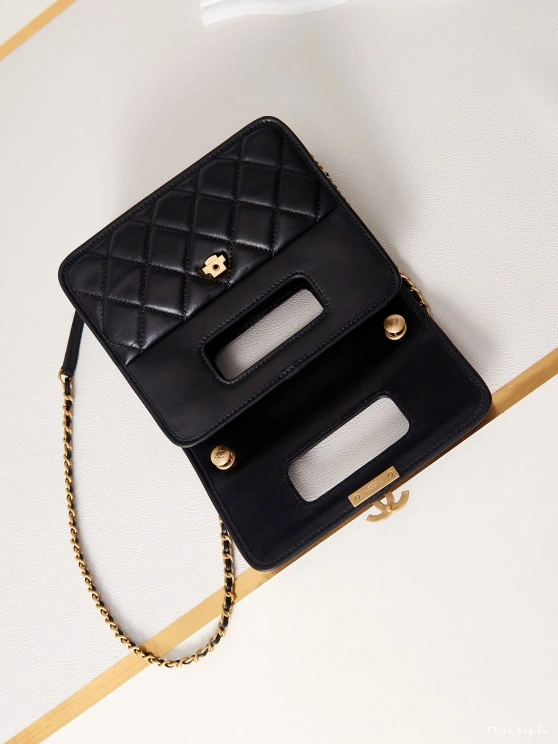 First Bag Ru TOTE CHANEL SMALL 0716